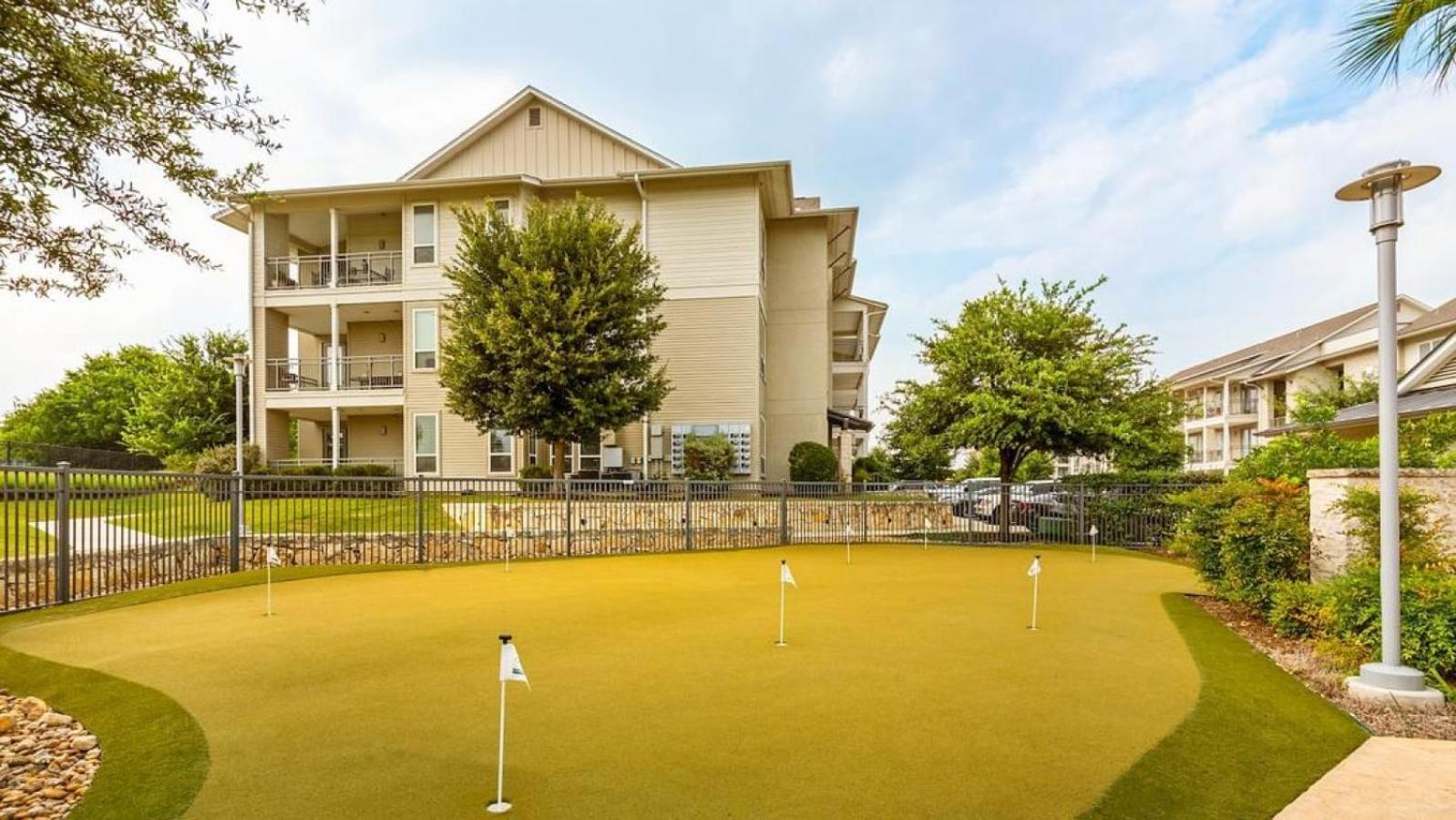 Landing At The Green At Plum Creek - 2 Bedrooms In Kyle Kültér fotó